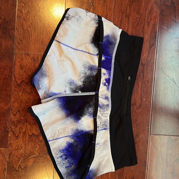 Lululemon Milky Way Multi Print Black Run: Speed Short size 4 - Picture 2 of 4